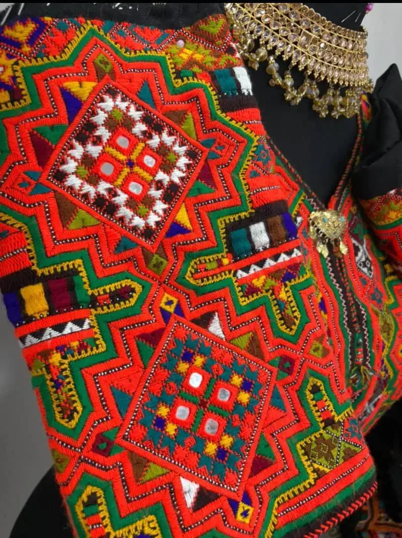 پلیوار چهار پر آیینه ، گل زی آستین|لباس|خاش, |دیوار