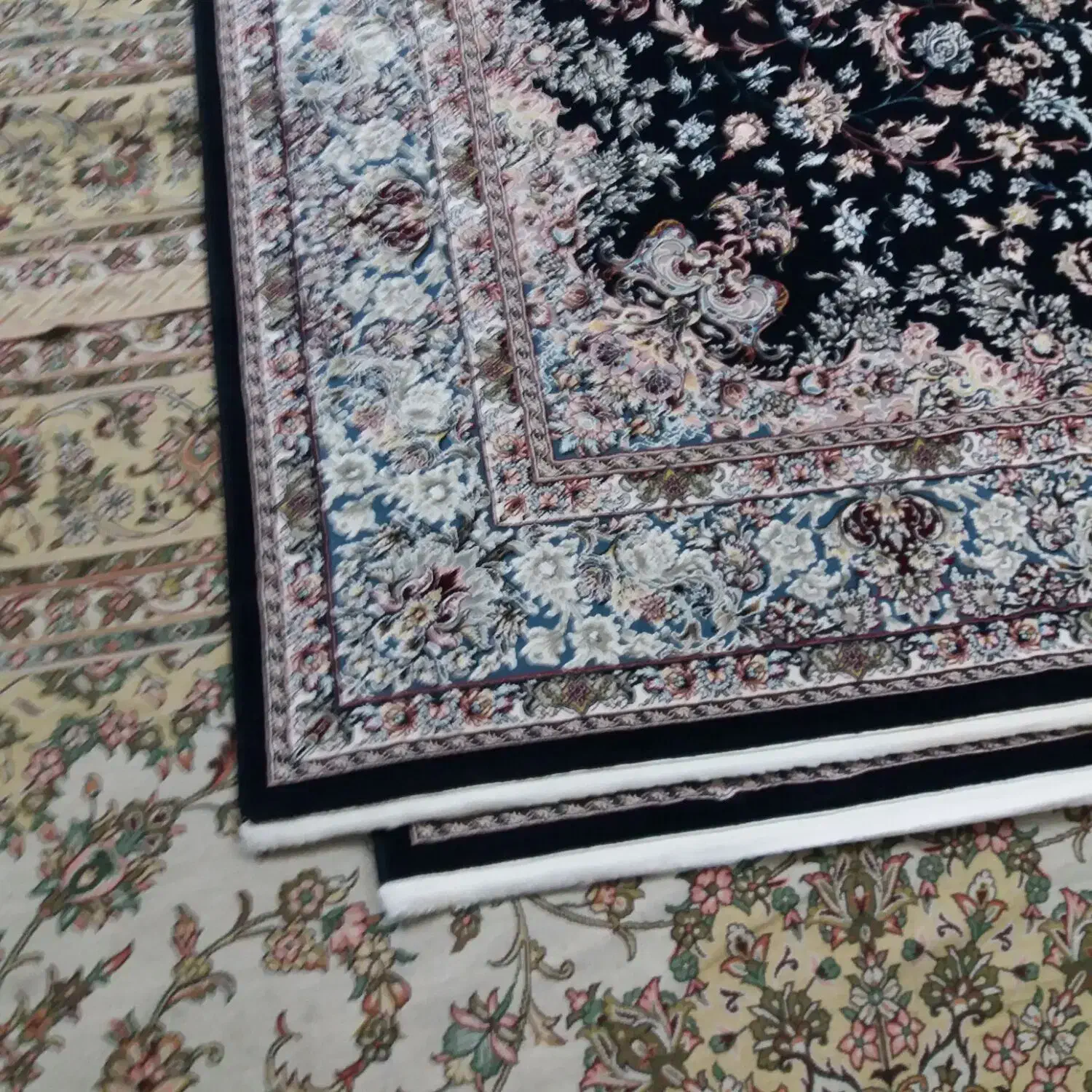 دوعدد ۶ متر زمرد مشهد درجه یک ۱۲۰۰ ش ۳۶۰۰تراکم|فرش|تهران, الهیه|دیوار