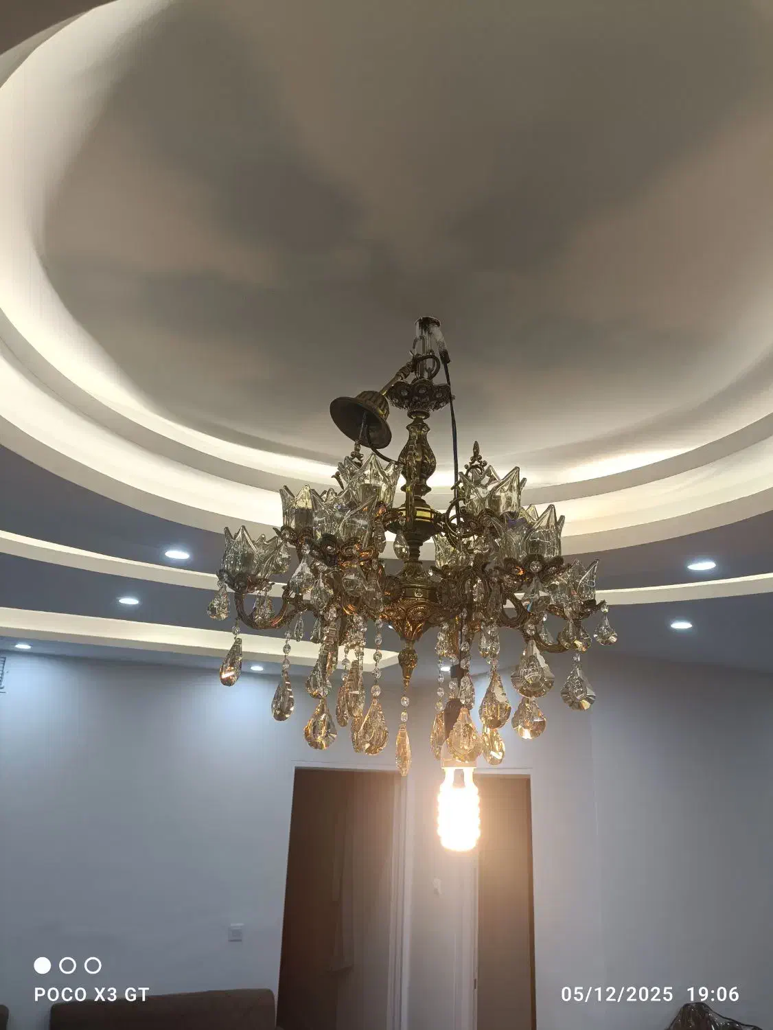 لوستر برنز ۱۲ شعله|لوستر و چراغ آویز|ری, سیزده آبان|دیوار