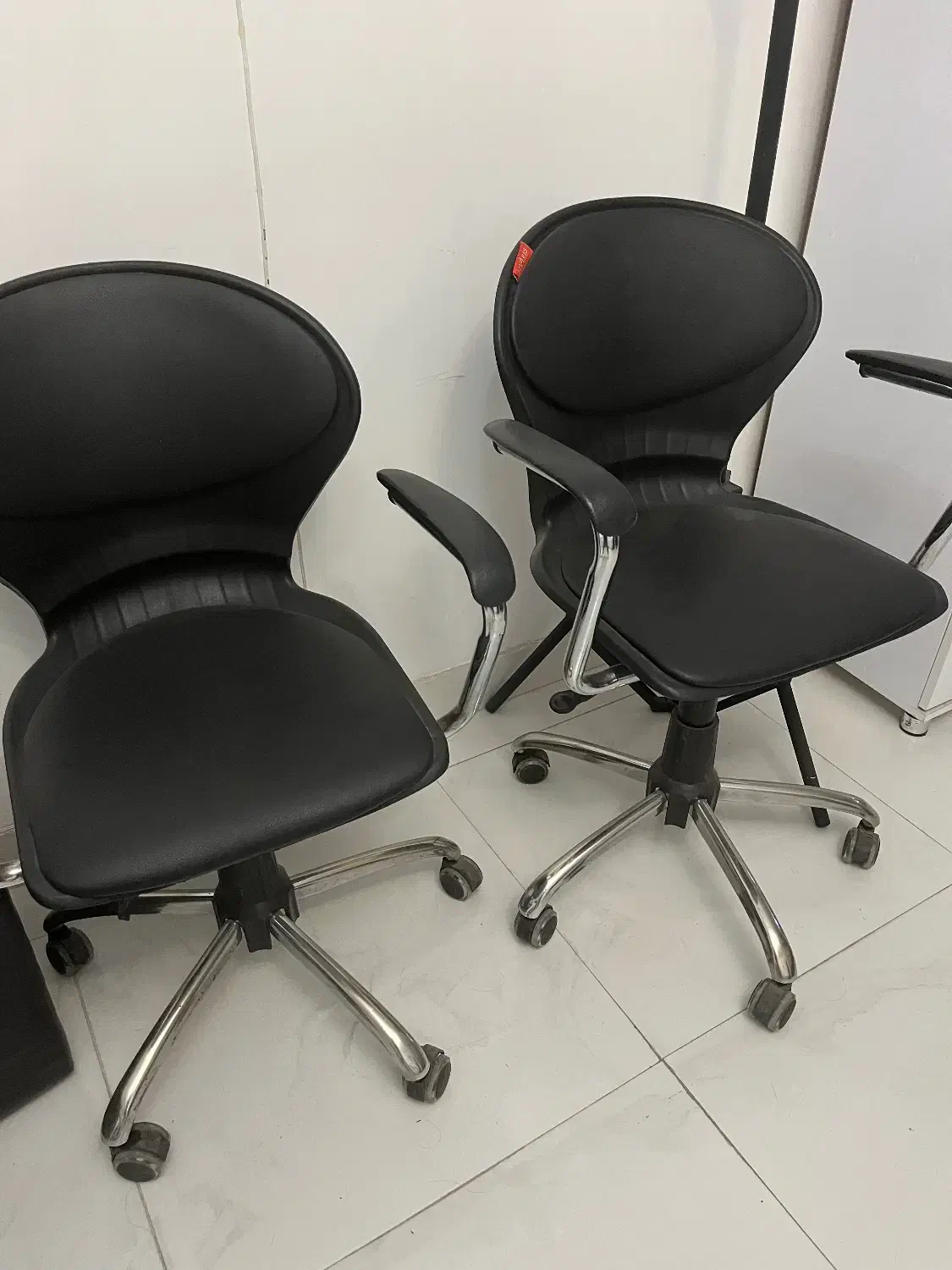 مبل چرم وصندلی چرم ومیزناخن|مبلمان اداری|مشهد, ولیعصر (شهرک غرب)|دیوار