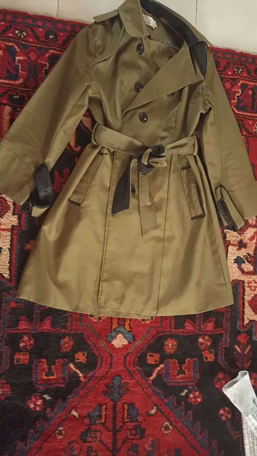 بارانی|لباس|کرج, مصباح|دیوار