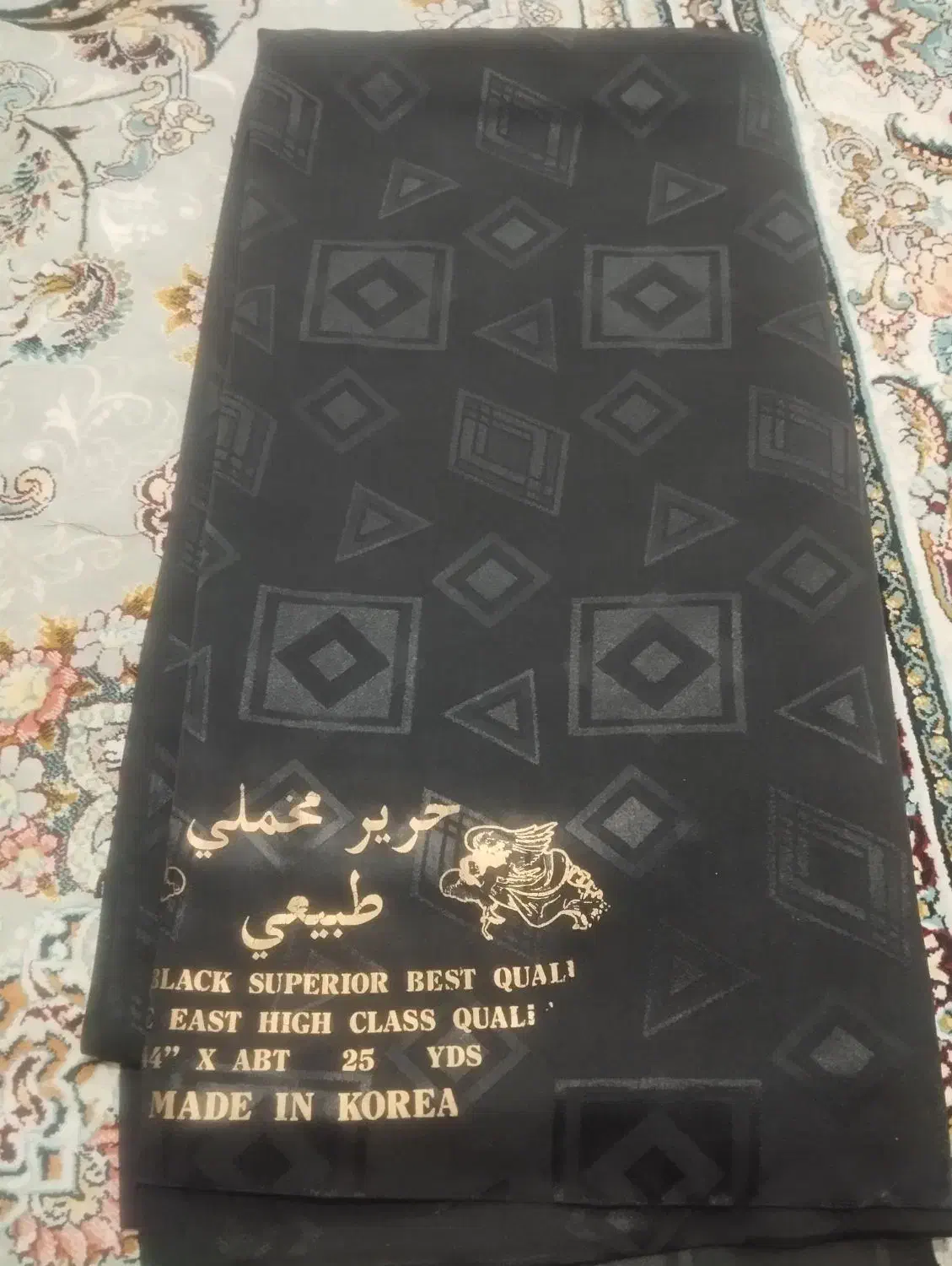 چادر مشکی و رنگی|لباس|نیشابور, گنبد سبز|دیوار