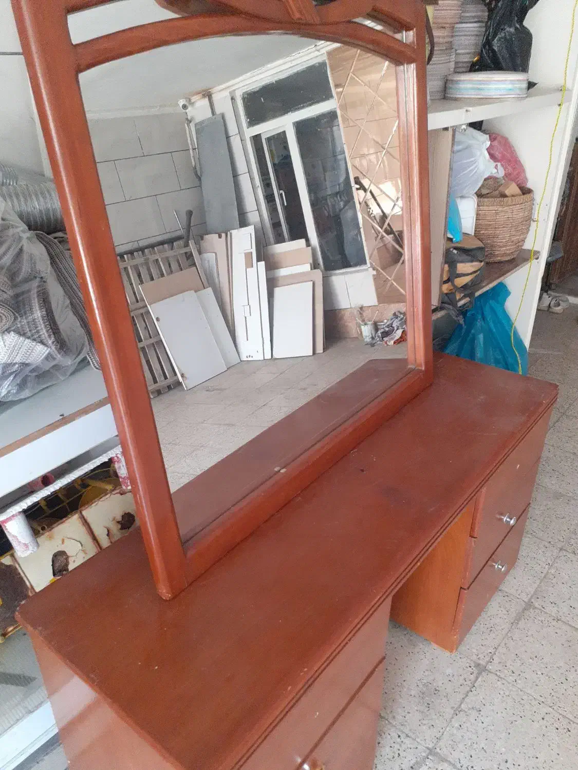 سلام یک عدد دراور سالم جنس بدنه چوب|جاکفشی، کمد، دراور|مشهد, اروند|دیوار