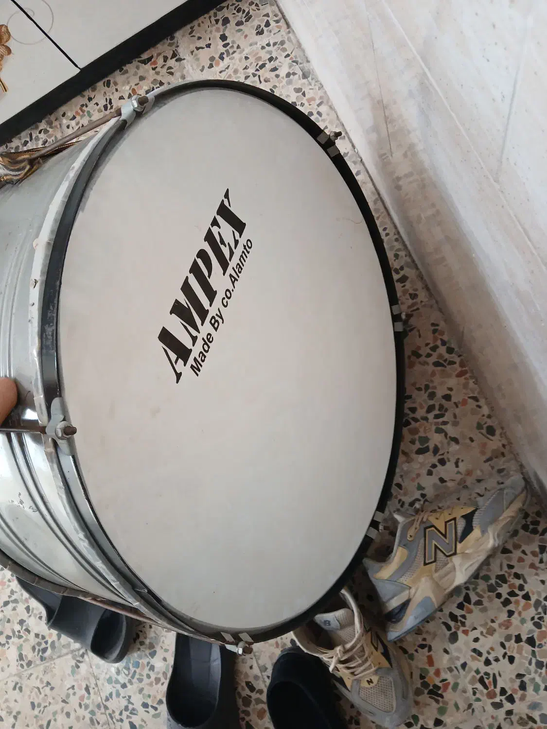 یک عدد طبل|درام و پرکاشن|اهواز, پردیس دو|دیوار