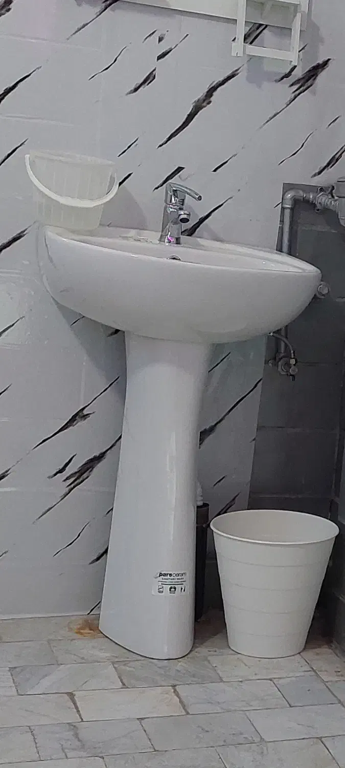 روشویی چینی پایه دار|لوازم سرویس بهداشتی|قرچک, شهرک طلائیه|دیوار