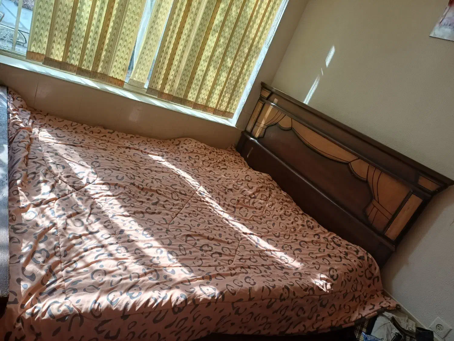 تخت خواب دونفره بدون تشک سالم|تخت و سرویس خواب|شاهینشهر, گزبرخوار|دیوار