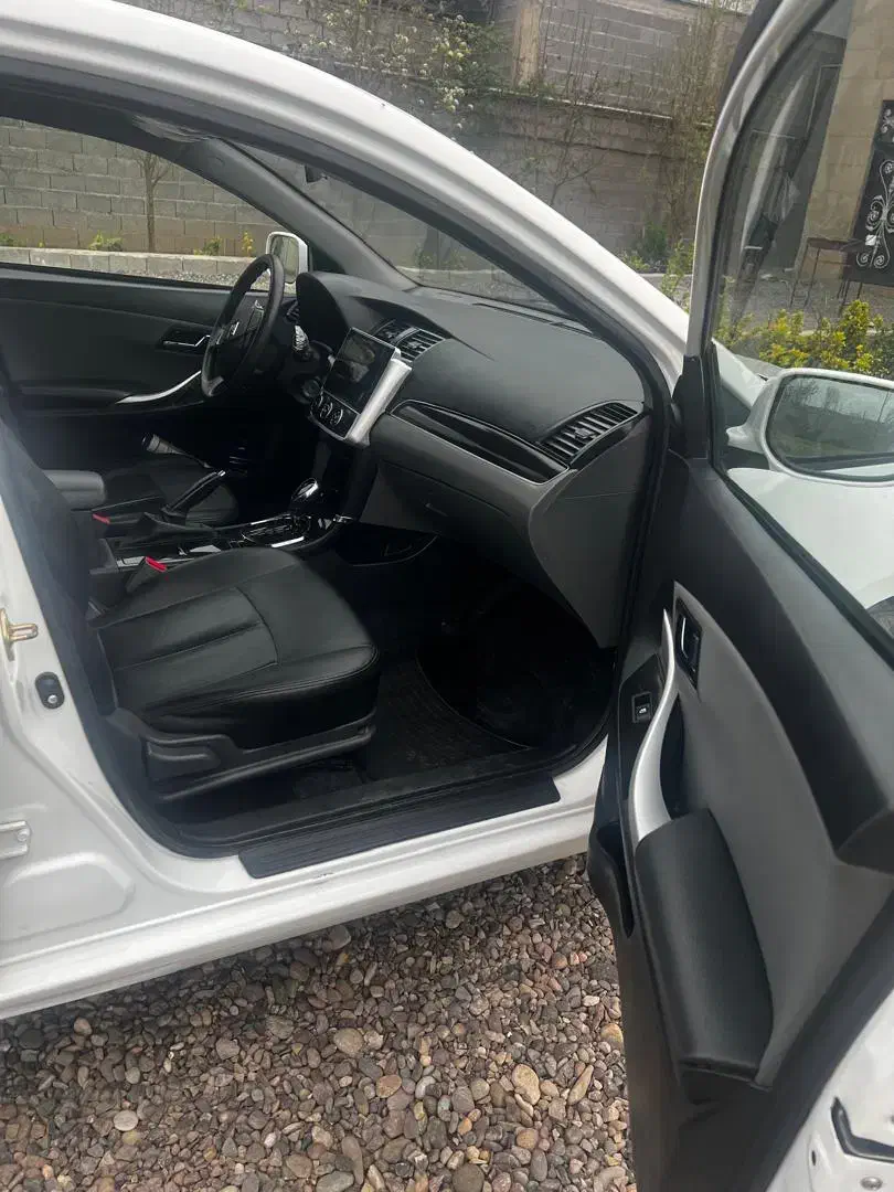 فروش آریو کم کارکرد اتوماتیک ۹۸|خودرو سواری و وانت|رشت, نامجو|دیوار