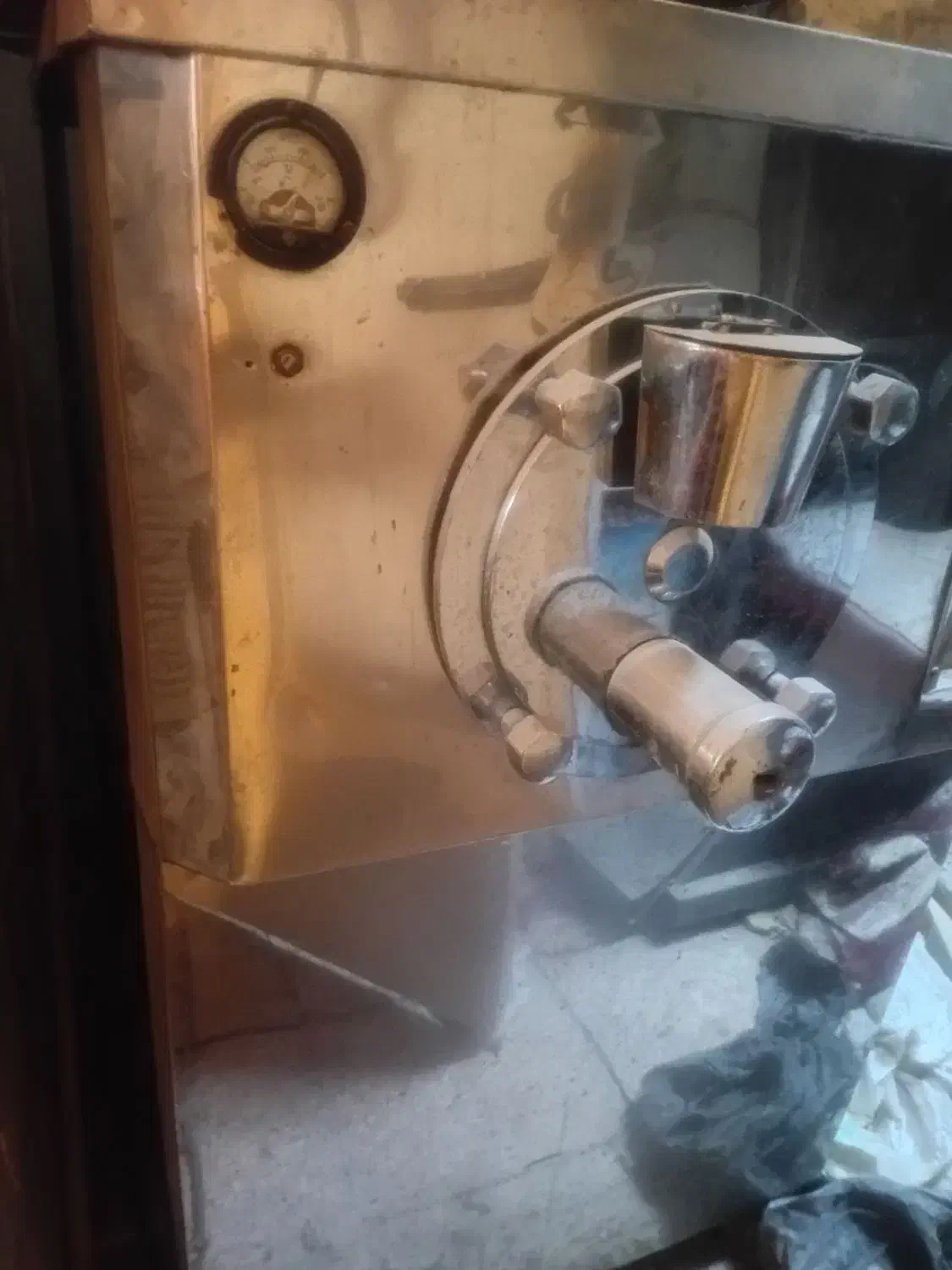 دونات پیراشکی زن فرقنادی فریزر صندوقی المانی زن|فروشگاه و مغازه|اصفهان, گلستان|دیوار