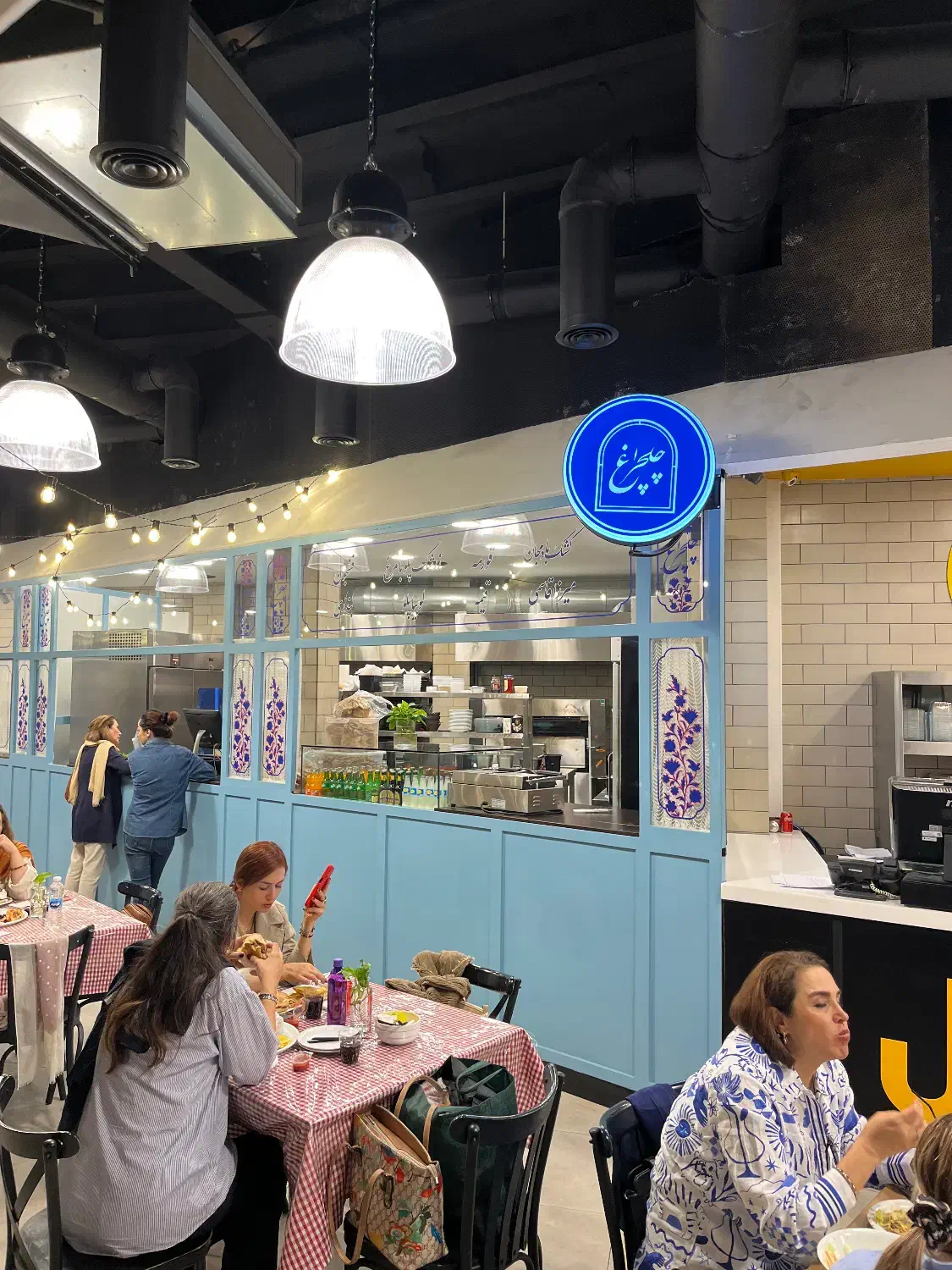 کمک اشپز خانم و یا اقا|استخدام خدمات فروشگاه و رستوران|تهران, تجریش|دیوار