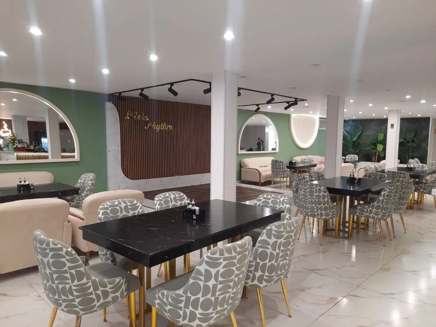 استخدام سالن کار آقا، دستیار آشپز، قلیان زن|استخدام خدمات فروشگاه و رستوران|تهران, فردوس|دیوار