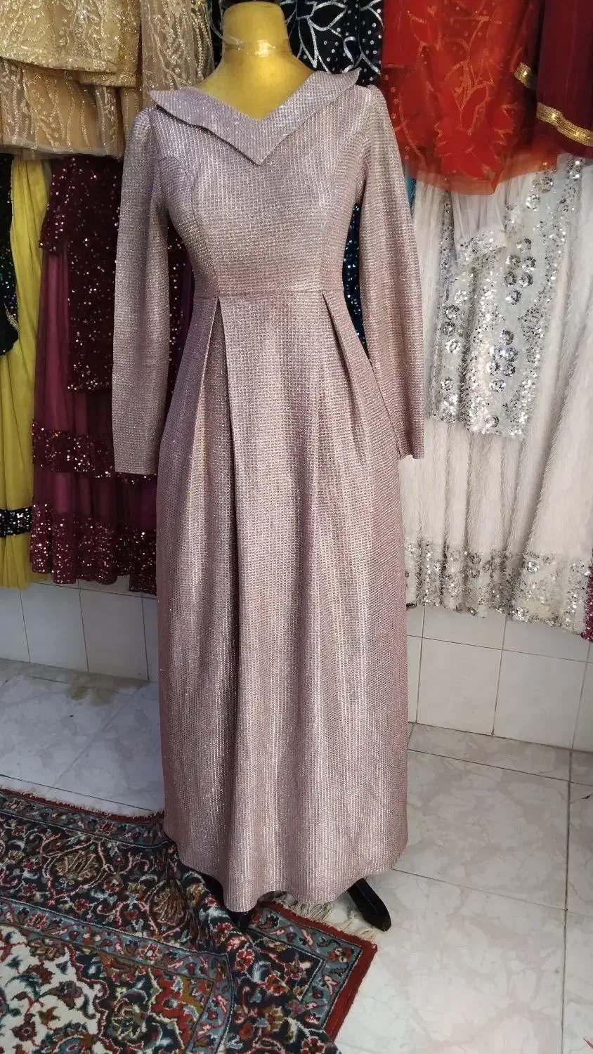 لباس مجلسی|لباس|مسجد سلیمان, |دیوار