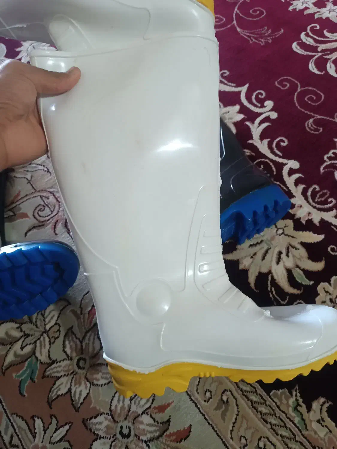 چکمه کار|کیف، کفش، کمربند|خان ببین, |دیوار