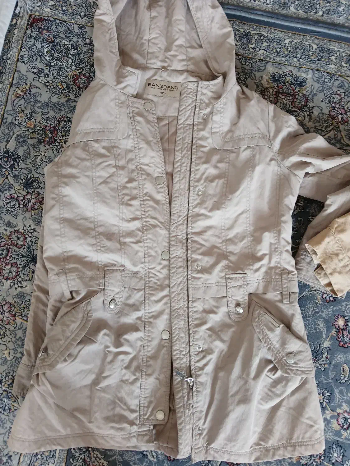 پالتو|لباس|قروه, |دیوار