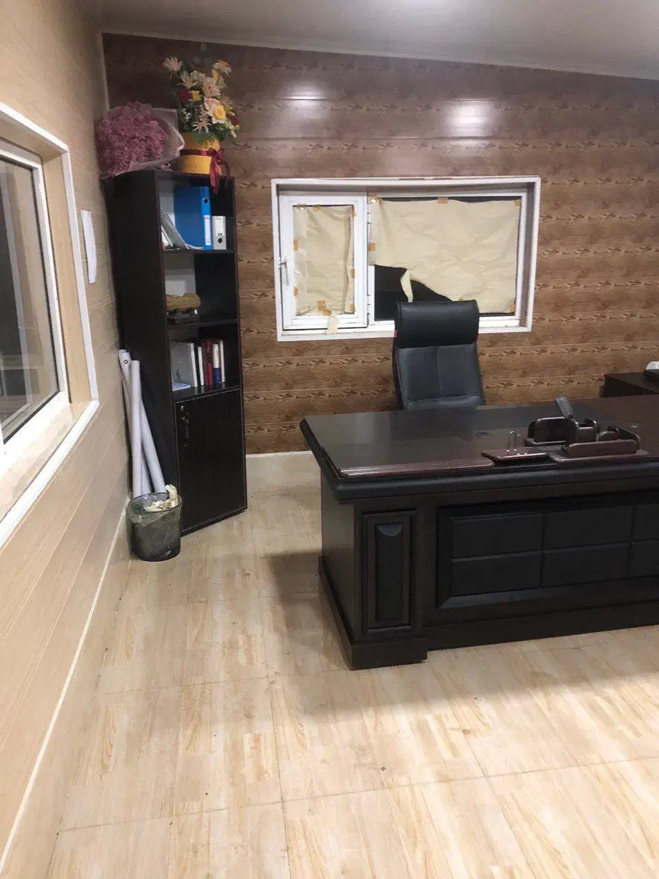 میز و صندلی اداری در حد صفر|مبلمان اداری|سلماس, |دیوار