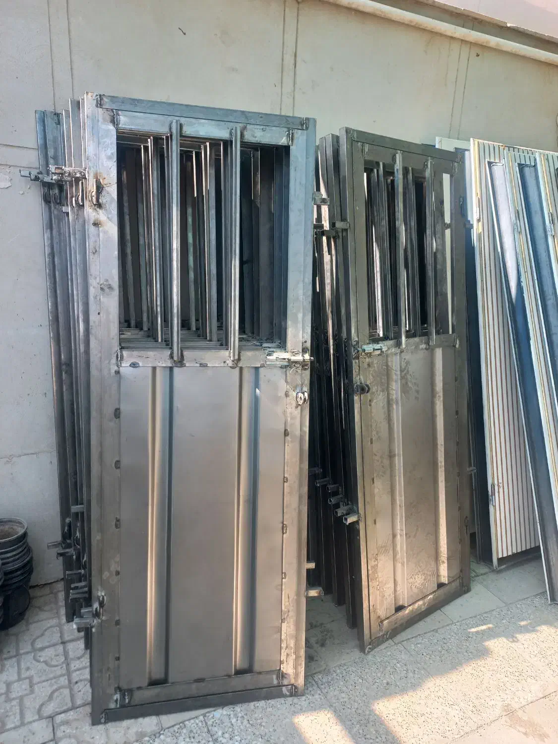 درب آهنی و upvc درب چوبی|عمده‌فروشی|میبد, |دیوار