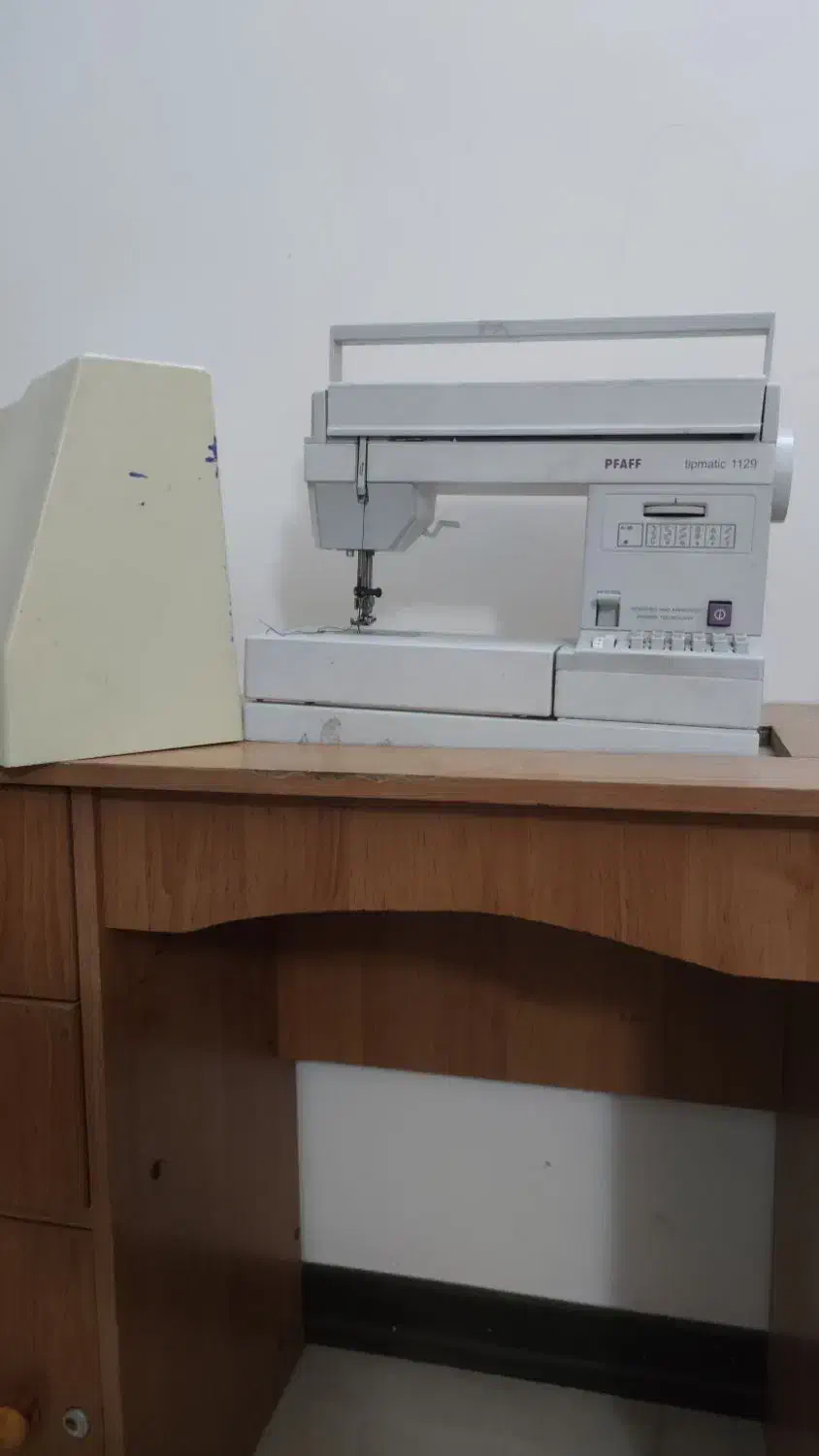 چرخ خیاطی pfaff 1129 کارکرد کم با میز مخصوص|چرخ خیاطی و ریسندگی|شیراز, شهرک گلستان شمالی|دیوار