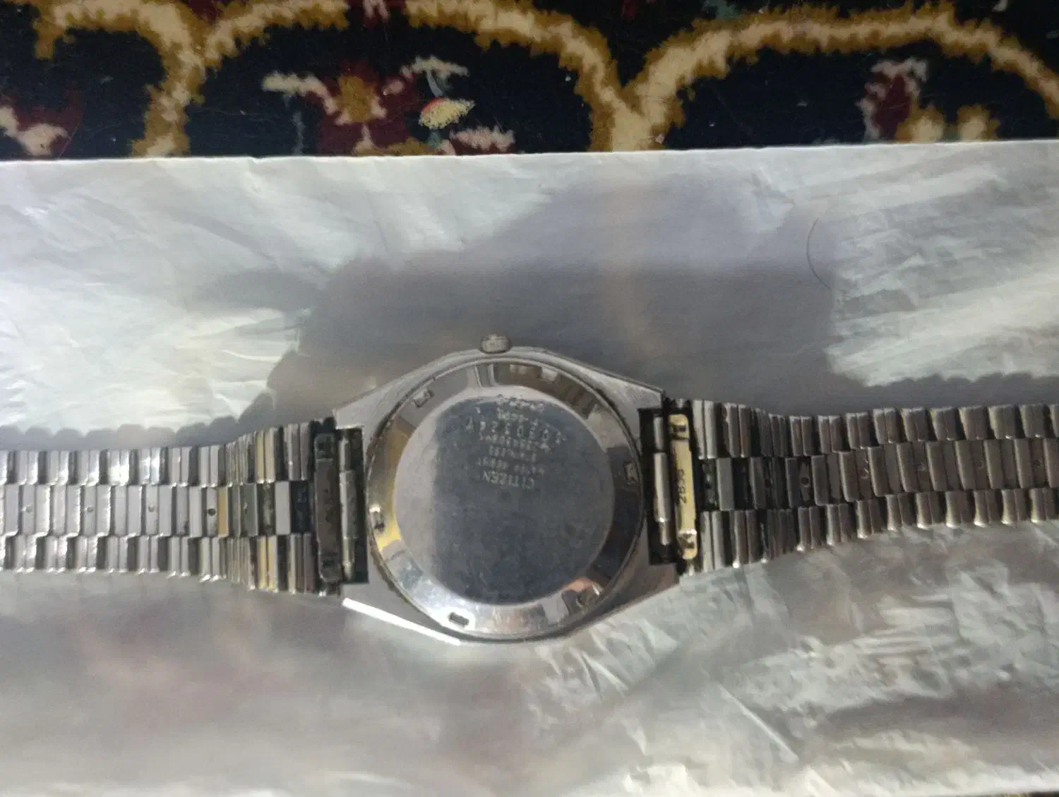 اکبنداصلی|ساعت|اسلام‌شهر, ایرین|دیوار