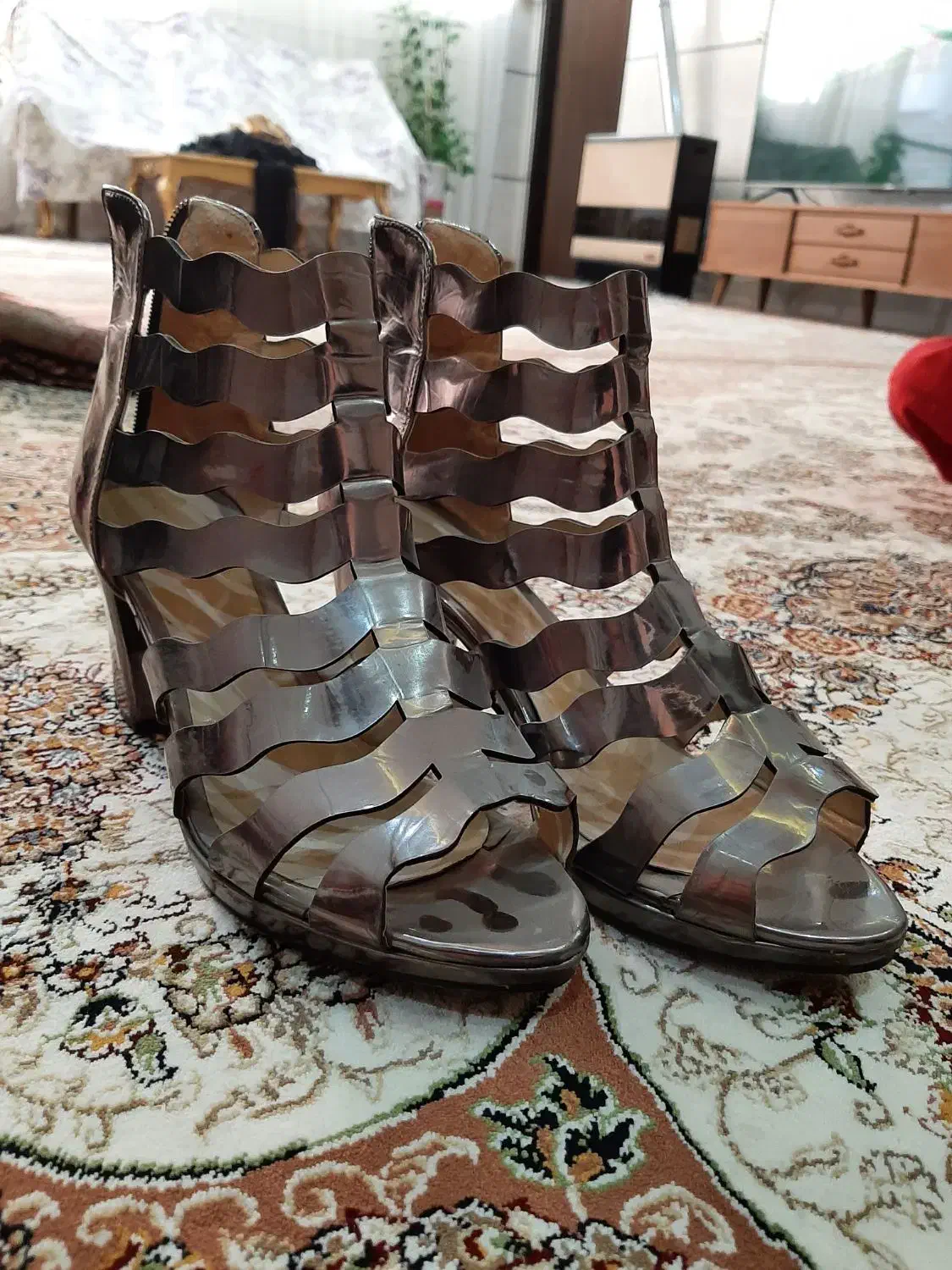 صندل نو|کیف، کفش، کمربند|برخوار, |دیوار