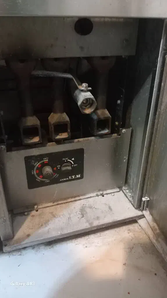 سرخ کن آی تی ام|کافیشاپ و رستوران|شاهینشهر, حافظ جنوبی|دیوار