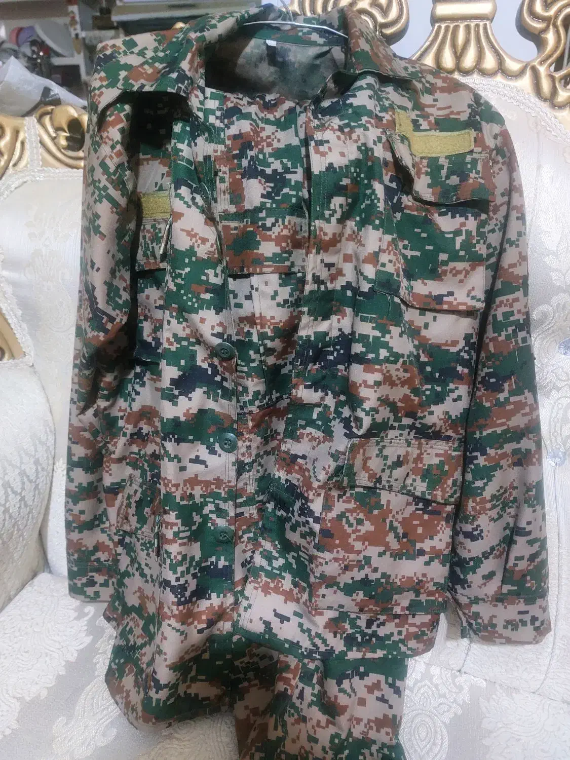 لباس برگ سبز|لباس|یاسوج, |دیوار