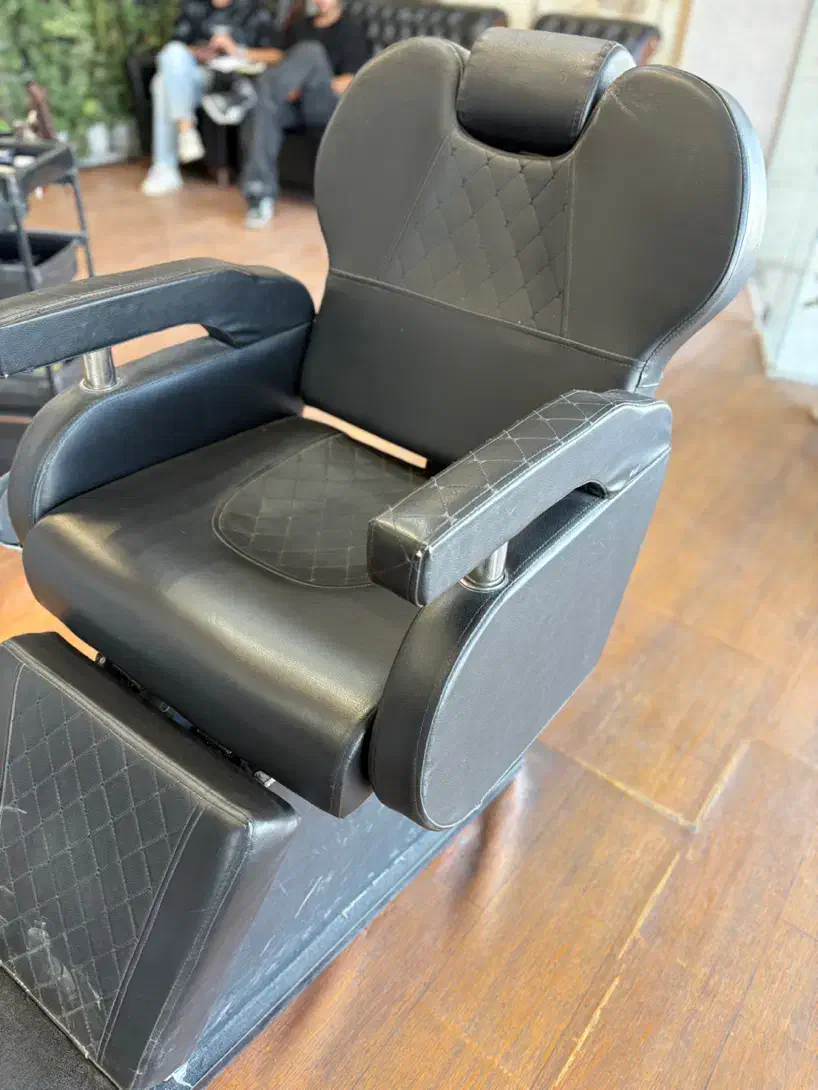 صندلی ثابت ارایشگاه|آرایشگاه و سالن‌های زیبایی|یزد, |دیوار