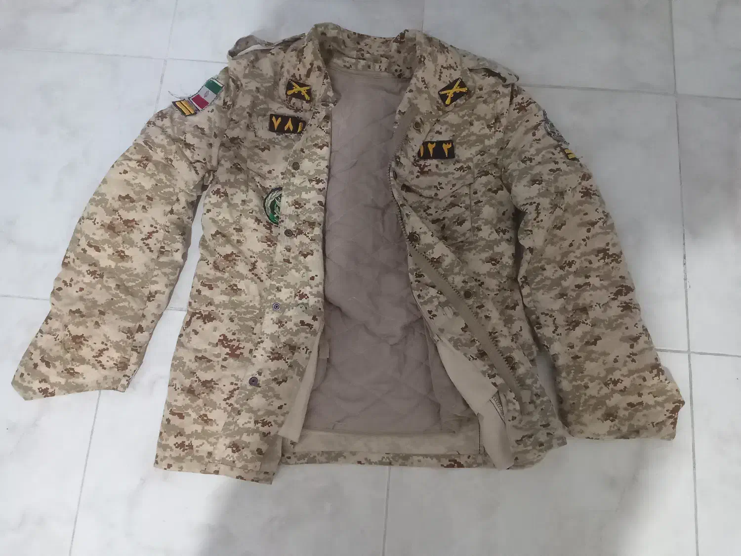 دو دست لباس نظامی ارتش|لباس|پرند, فاز ۴|دیوار