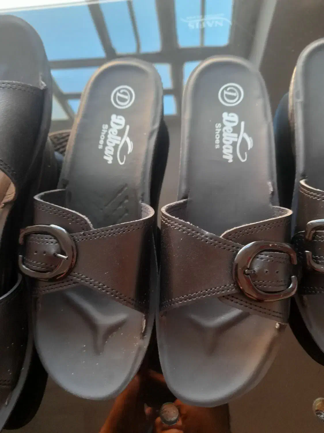 دمپایی|کیف، کفش، کمربند|دورود, |دیوار