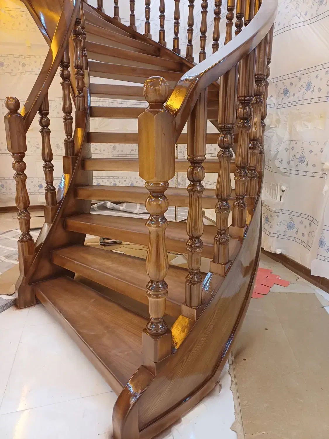 اجرای پله و نرده چوبی|خدمات پیشه و مهارت|خمین, |دیوار