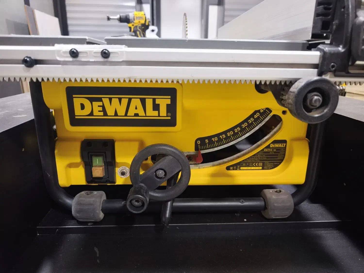 اره میزی دیوالت بهمراه جارو برقی|ابزارآلات|شیراز, تحویلی|دیوار