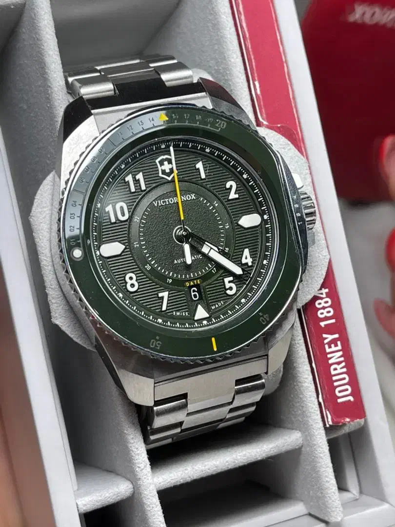 ساعت victorinox|ساعت|تهران, صادقیه|دیوار
