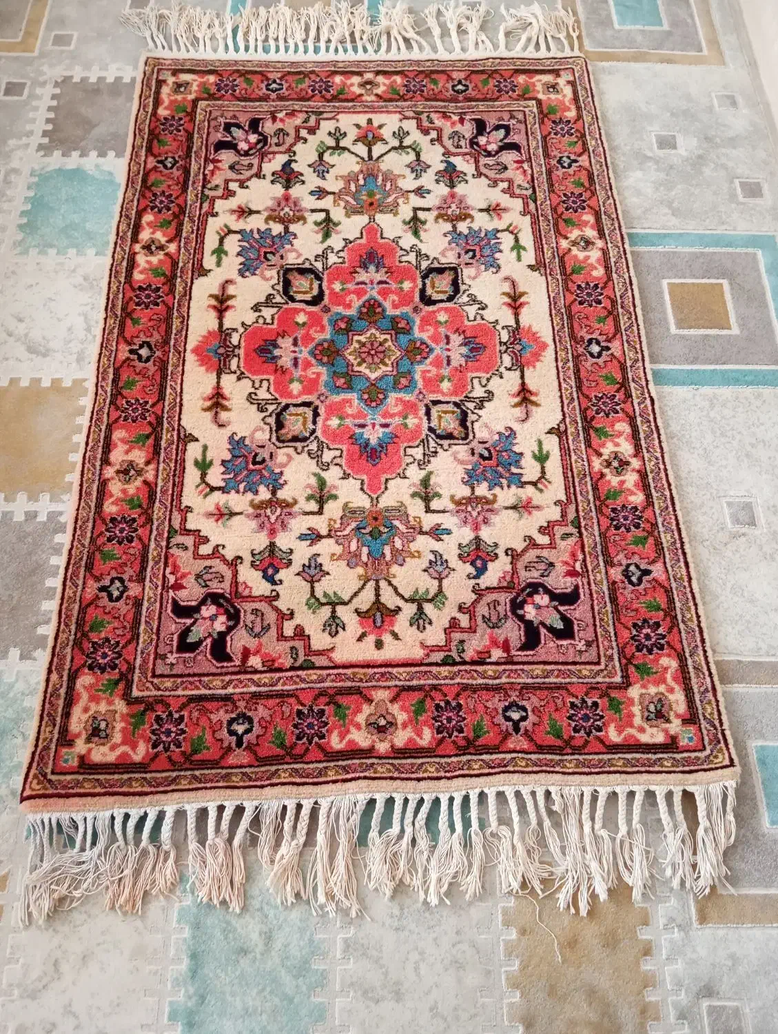 یک عدد فرش دستبافت زرنیم|فرش|اردبیل, |دیوار