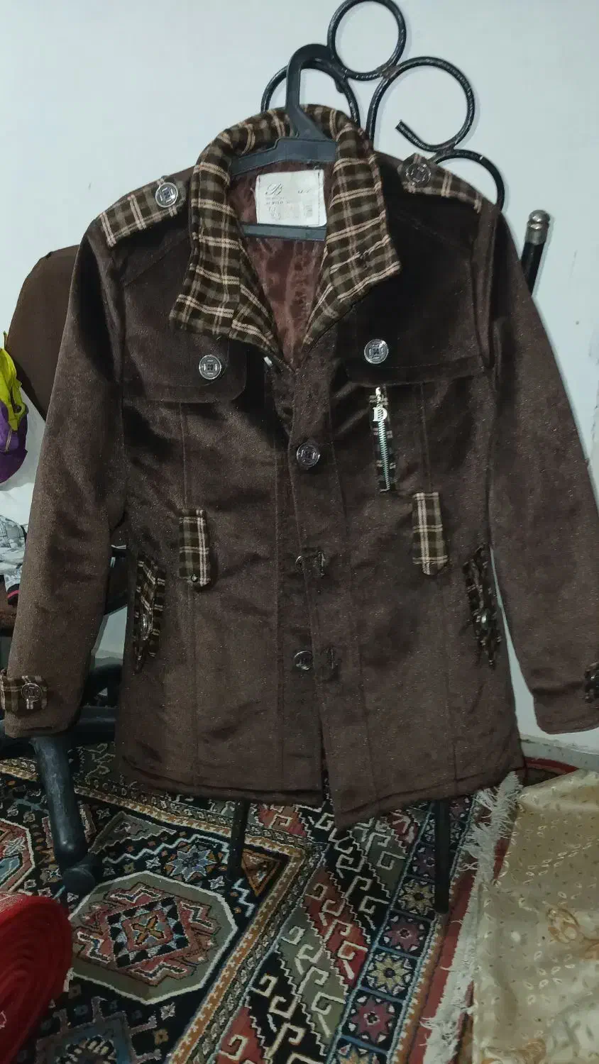 پالتو کوتاه|لباس|رباط‌کریم, رباط‌کریم|دیوار