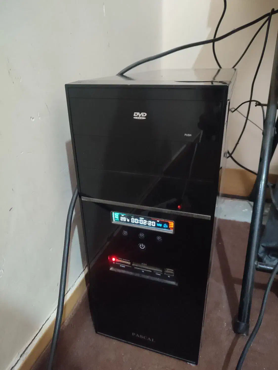 کامپیوتر همراه با وسایل|رایانه رومیزی|رشت, نظری|دیوار