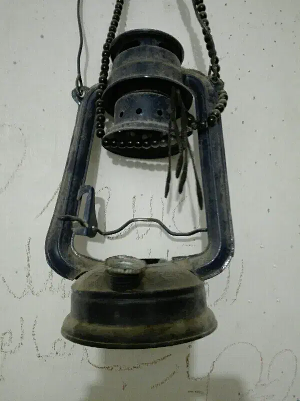 چراغ نفتی عتیقه فانوس ولاله عتیقه|کلکسیون اشیاء عتیقه|اصفهان, نقش جهان|دیوار