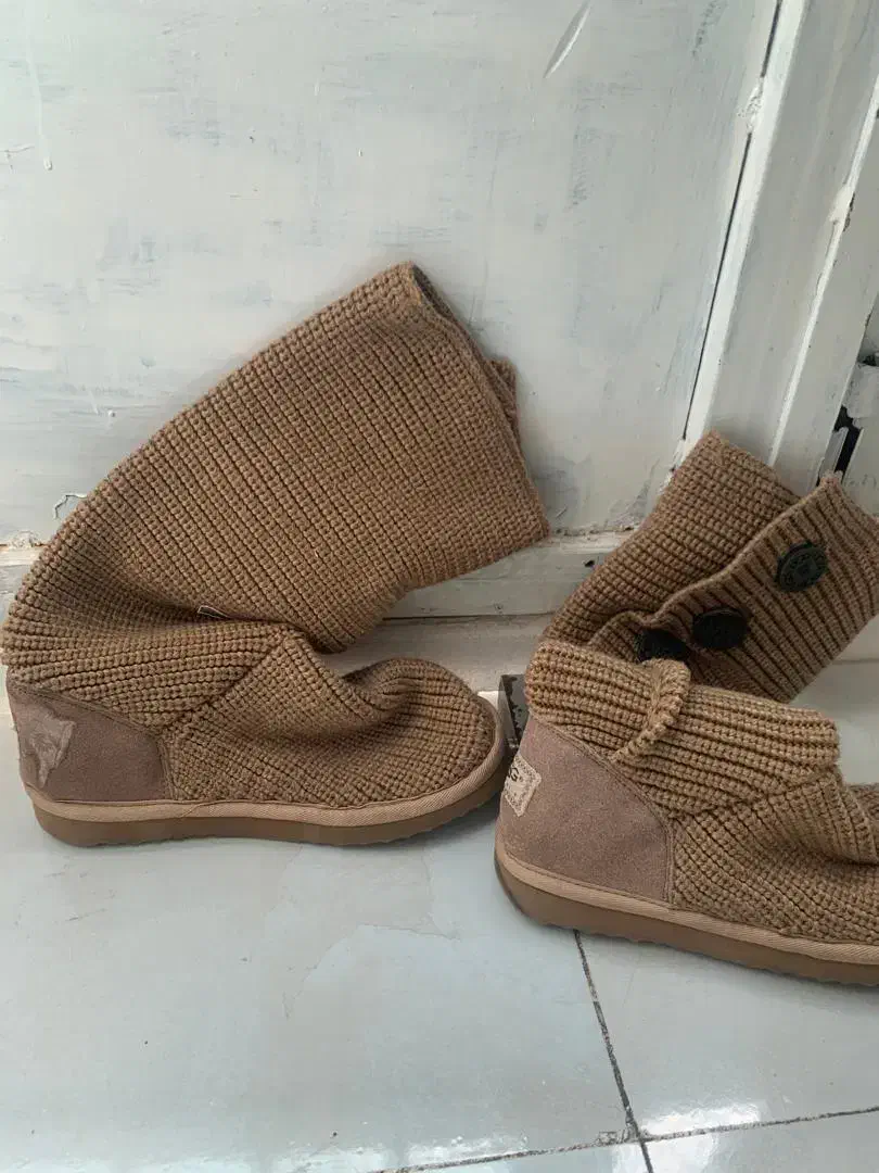 پوتین های بزرگسال و بچه گانه|کیف، کفش، کمربند|صدرا-فارس, فاز ۱|دیوار