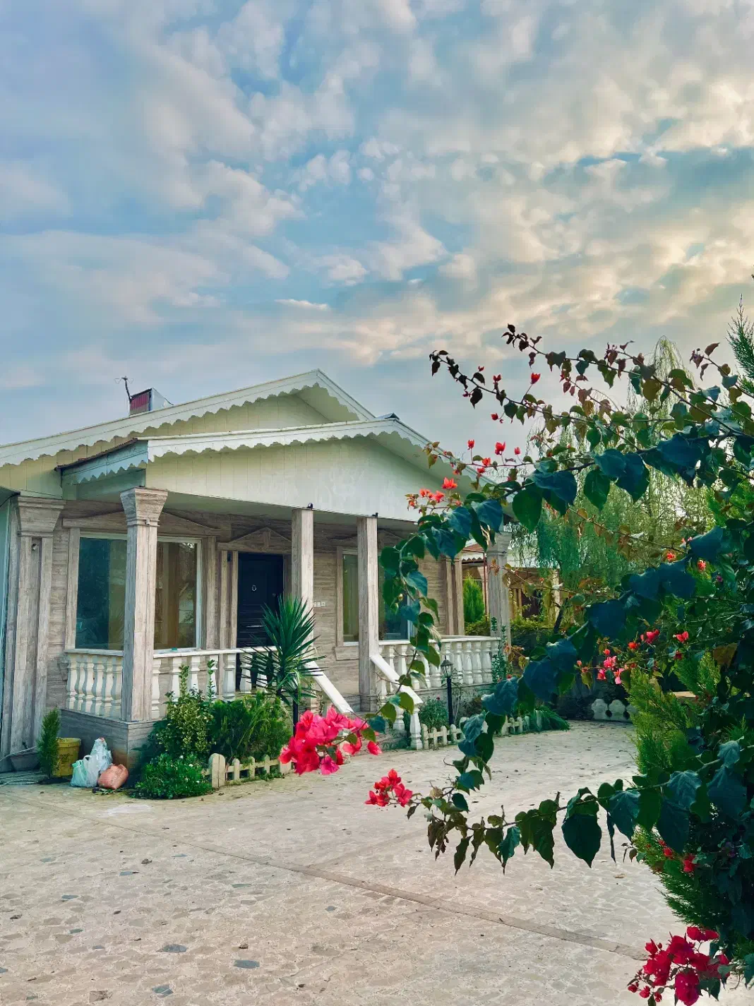 ویلایی با ۳۰۹ متر در قاضیان سنگر|فروش خانه و ویلا|رشت, استادسرا|دیوار