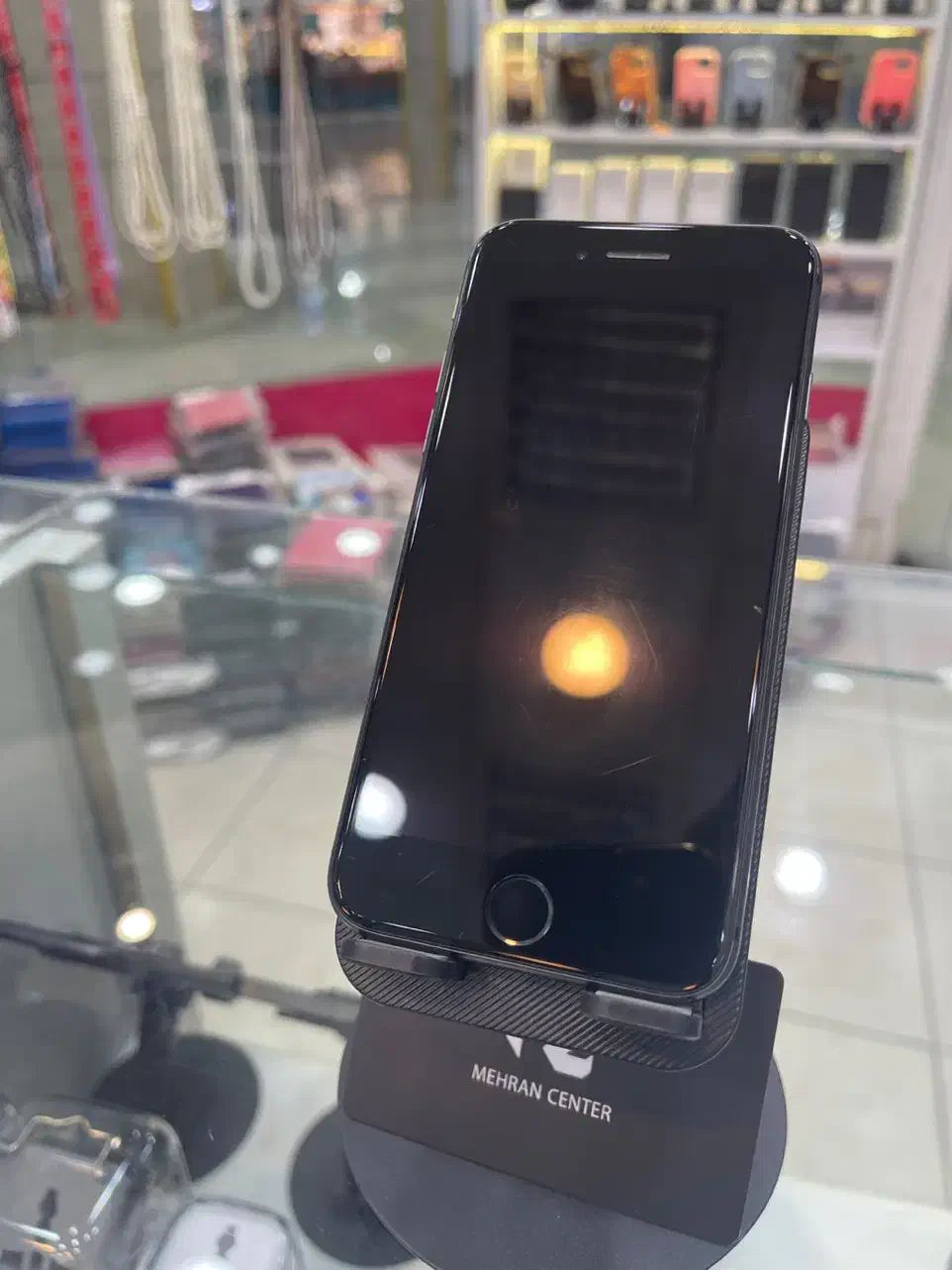 آیفون ۸ ۶۴گیگ باطری ۱۰۰٪ حتی هندزفیری فابریک|موبایل|شیراز, زند|دیوار