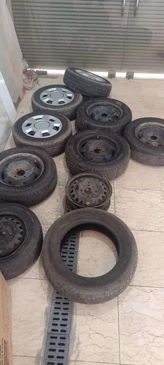 رینگ و لاستیک زاپاس پژو پارس و ۴۰۵|قطعات یدکی و لوازم جانبی|باقرشهر, |دیوار