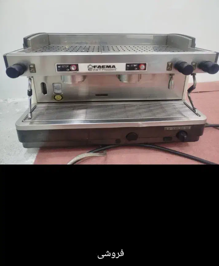 چند صندلی تمیز وپاکیزه ودستگا اسپرسو|سماور، چای‌ساز، قهوه‌ساز|برازجان, |دیوار