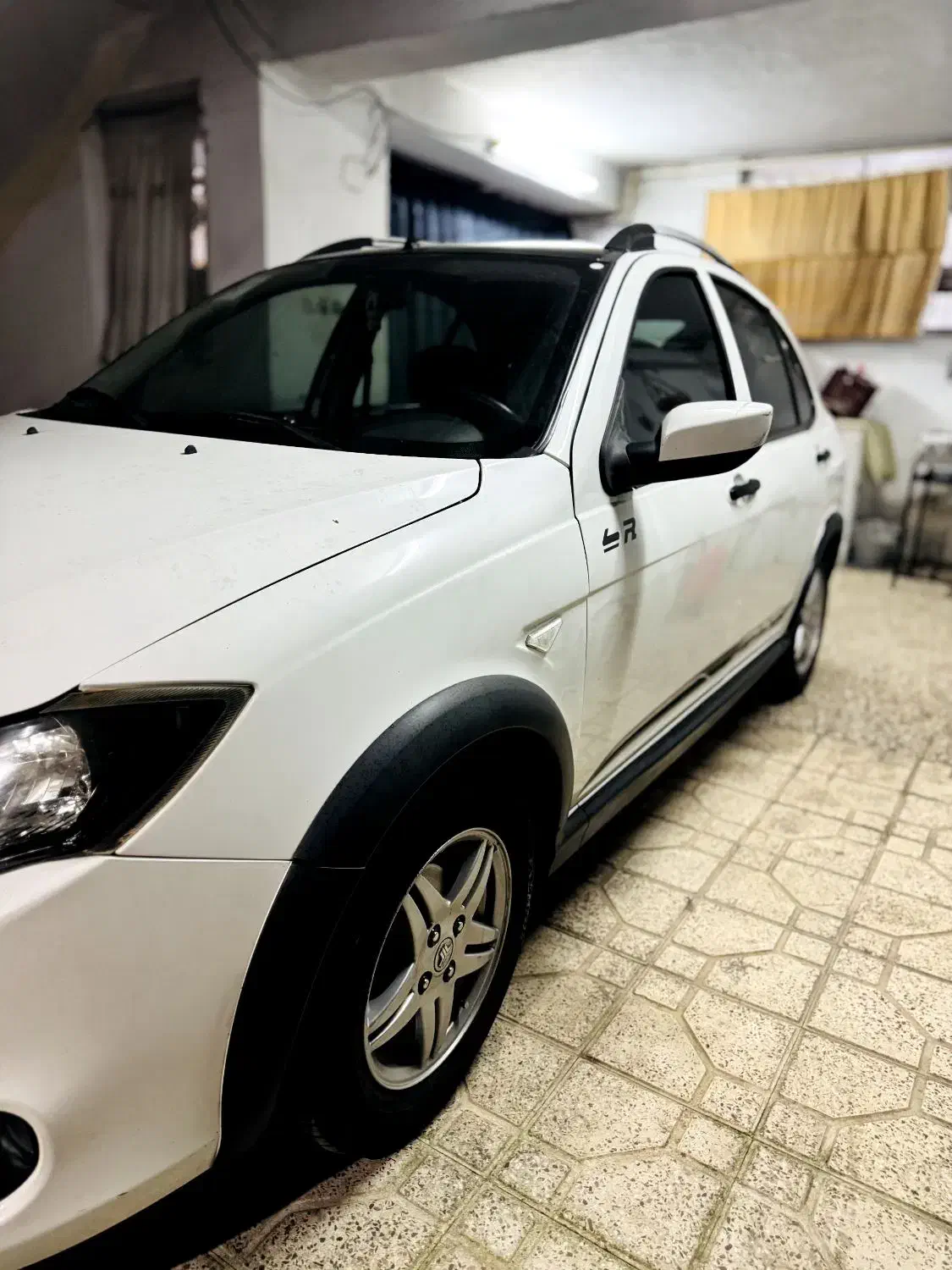 فروش کوئیک R|خودرو سواری و وانت|لاهیجان, شیشه گران|دیوار