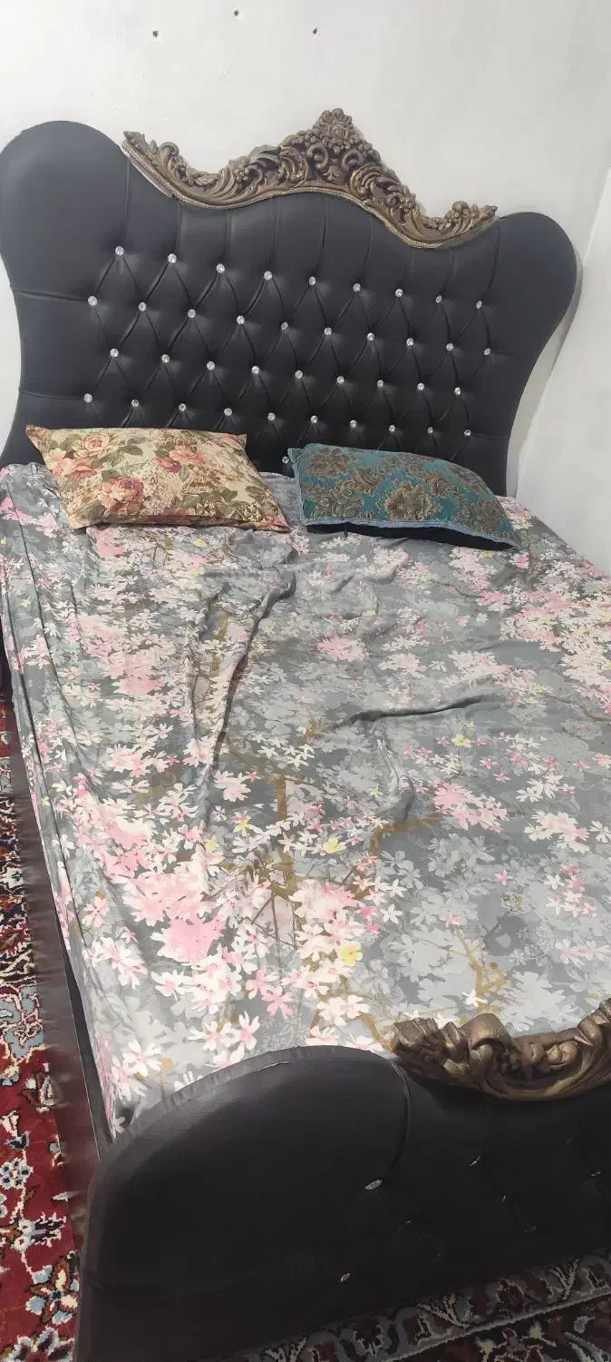 فروش رختخواب به همراه تشت و ساعت|تخت و سرویس خواب|بندر ماهشهر, |دیوار