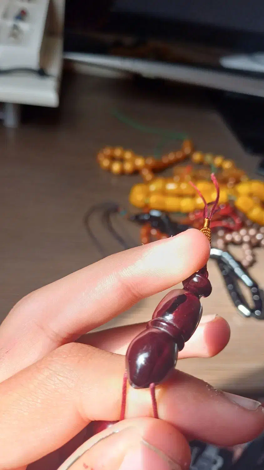 کهربا پرچمی|کلکسیون اشیاء عتیقه|ملارد, |دیوار