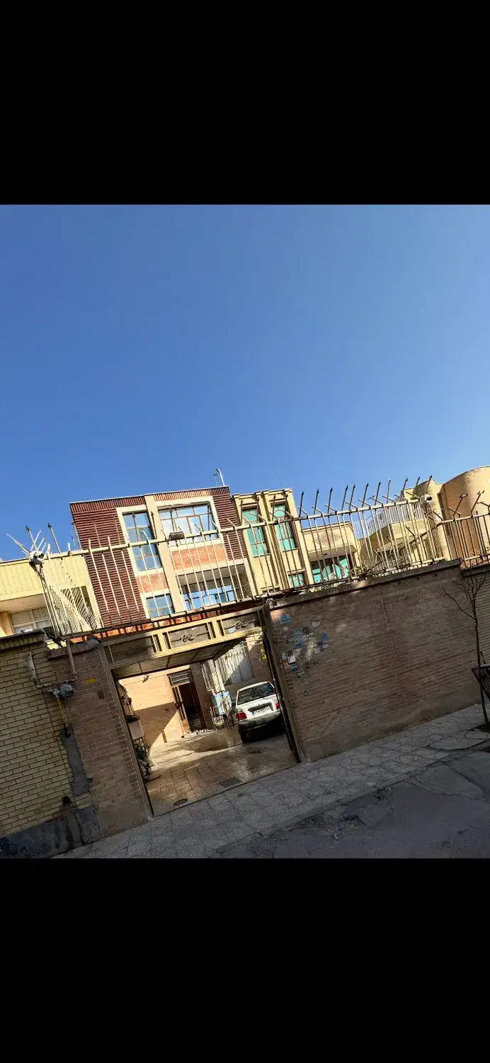 ویلایی شمالی ۴ واحد حیاط بزرگ|فروش خانه و ویلا|فولادشهر, B2|دیوار