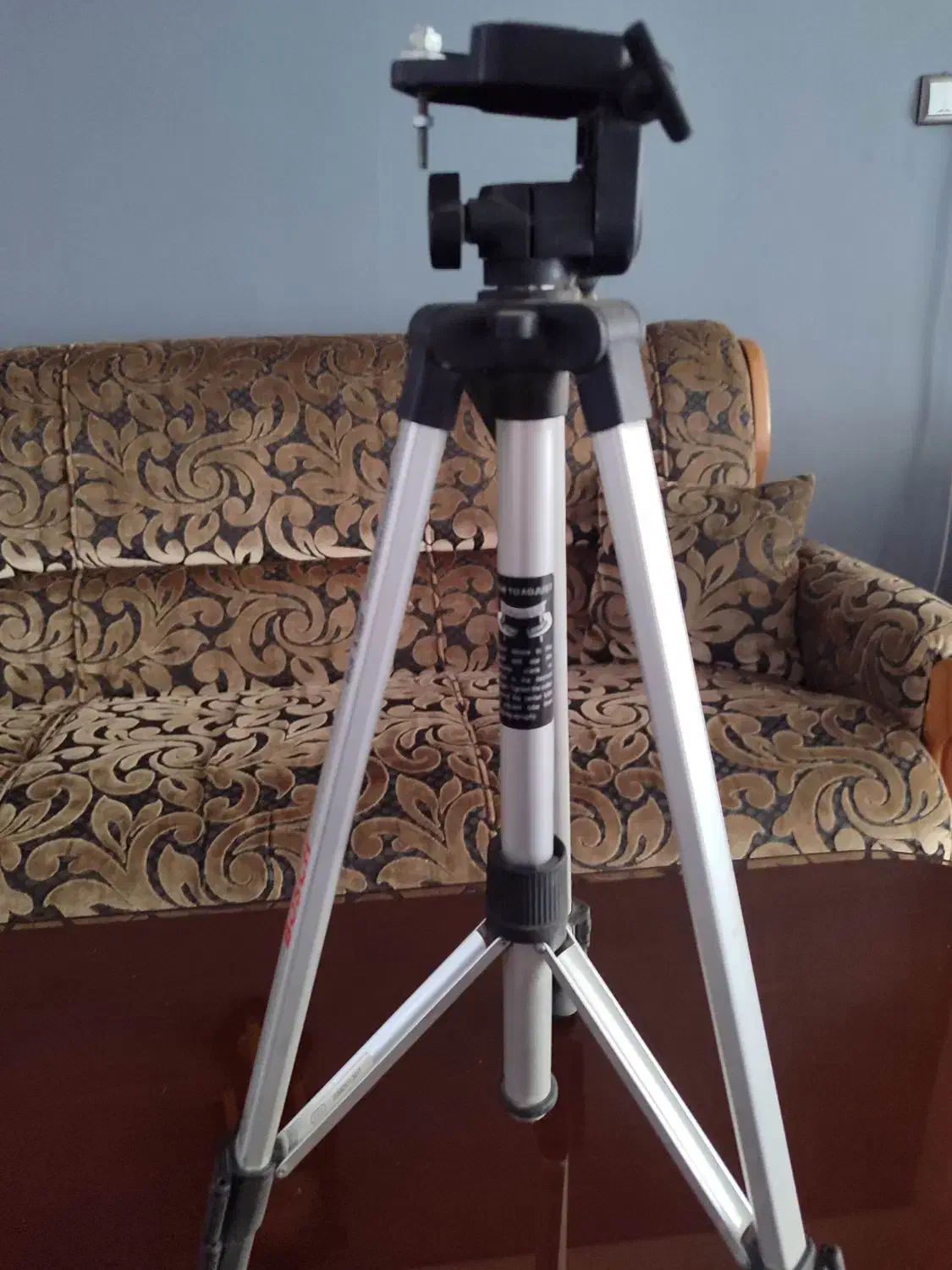 پایه تراز لیزری مارک بوش نو هست اصل میباشد|ابزارآلات|شیراز, شهرک جماران|دیوار