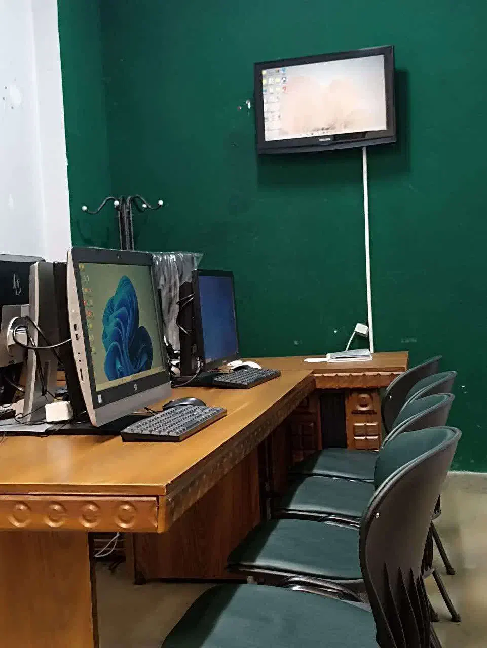 اجاره کلاس آموزشی تئوری و کار با سیستم و جلسات|اجارهٔ کوتاهمدت دفتر کار و فضای آموزشی|قم, هفت تیر|دیوار