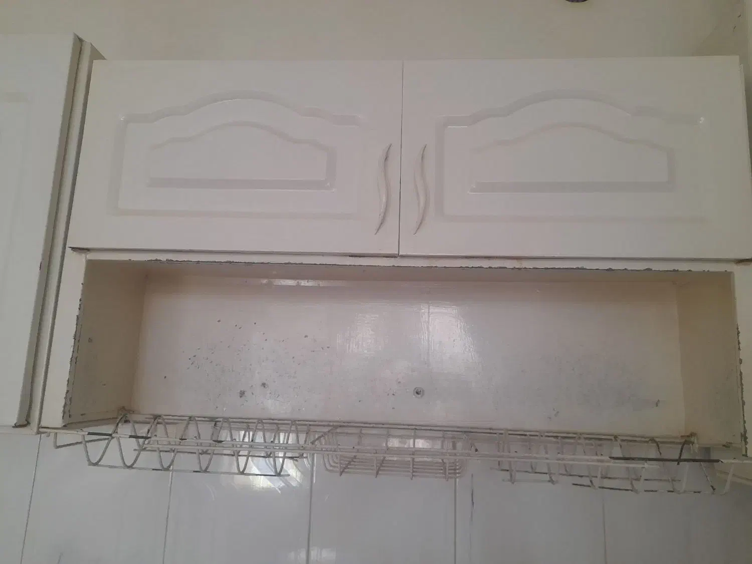 آبچکان|آب‌چکان و نظم‌دهنده ظروف|آبیک, |دیوار