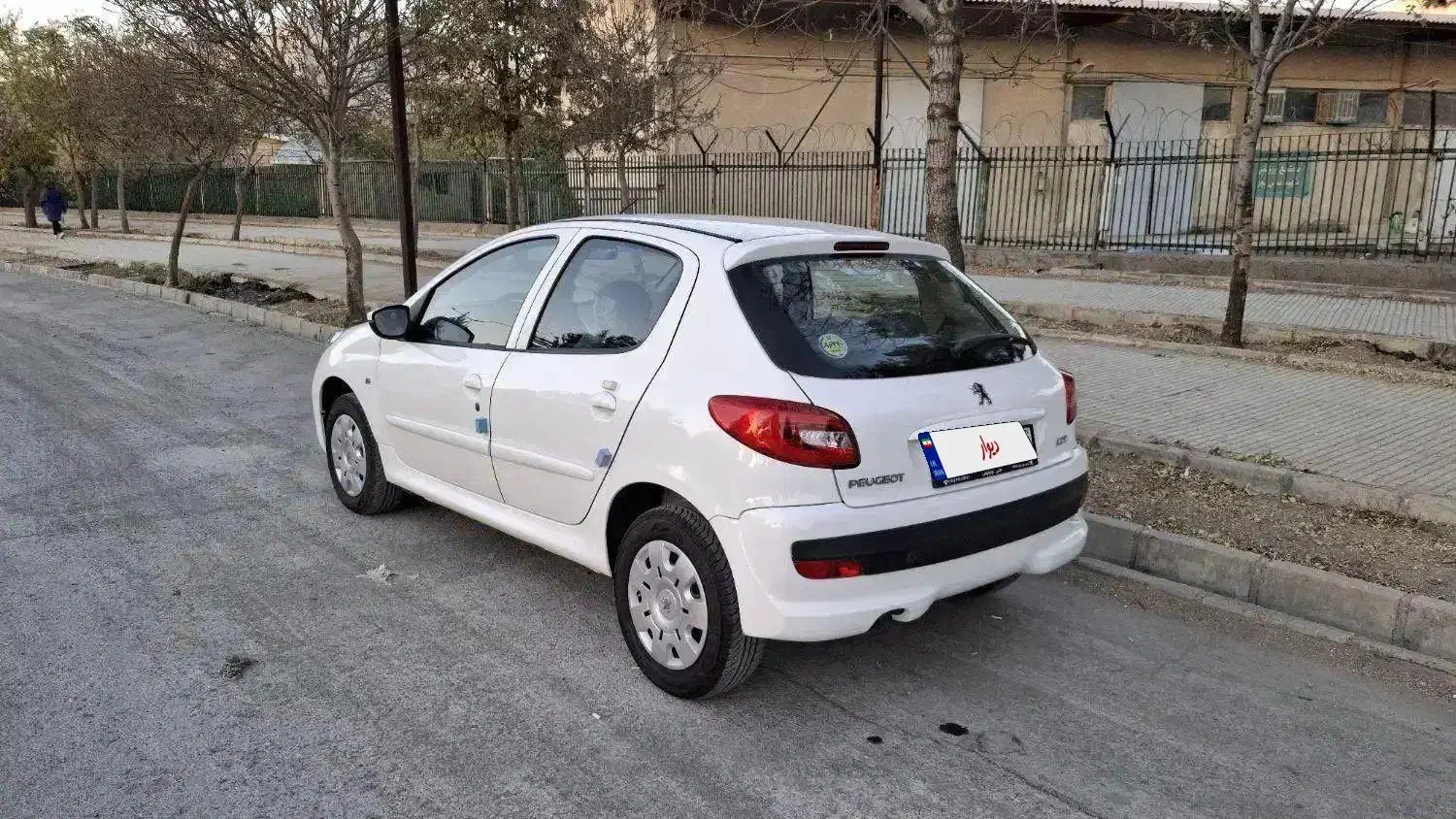 پژو ۲۰۷ مدل ۱۳۹۸ سفارشی،بسیارکم کارکرد و مشابه صفر|خودرو سواری و وانت|کرمانشاه, |دیوار