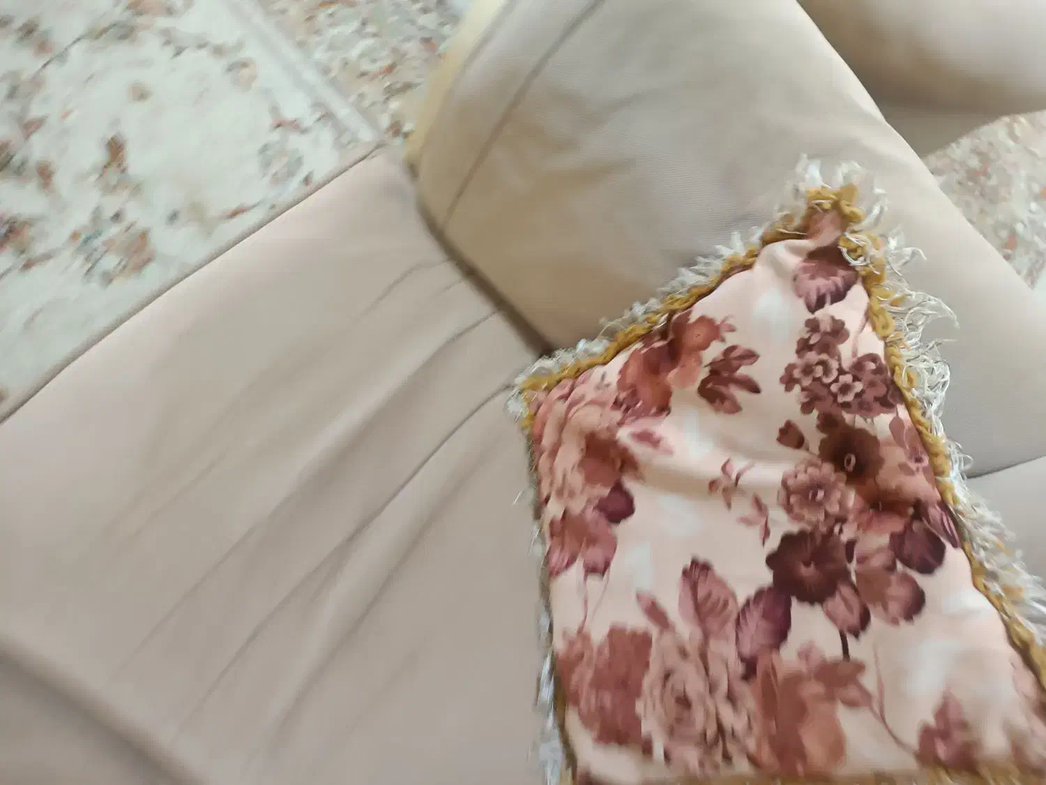 مبل راحتی سالم بدون هیچ گونه پارگی پارچه|مبلمان خانگی و میز عسلی|چمستان, |دیوار