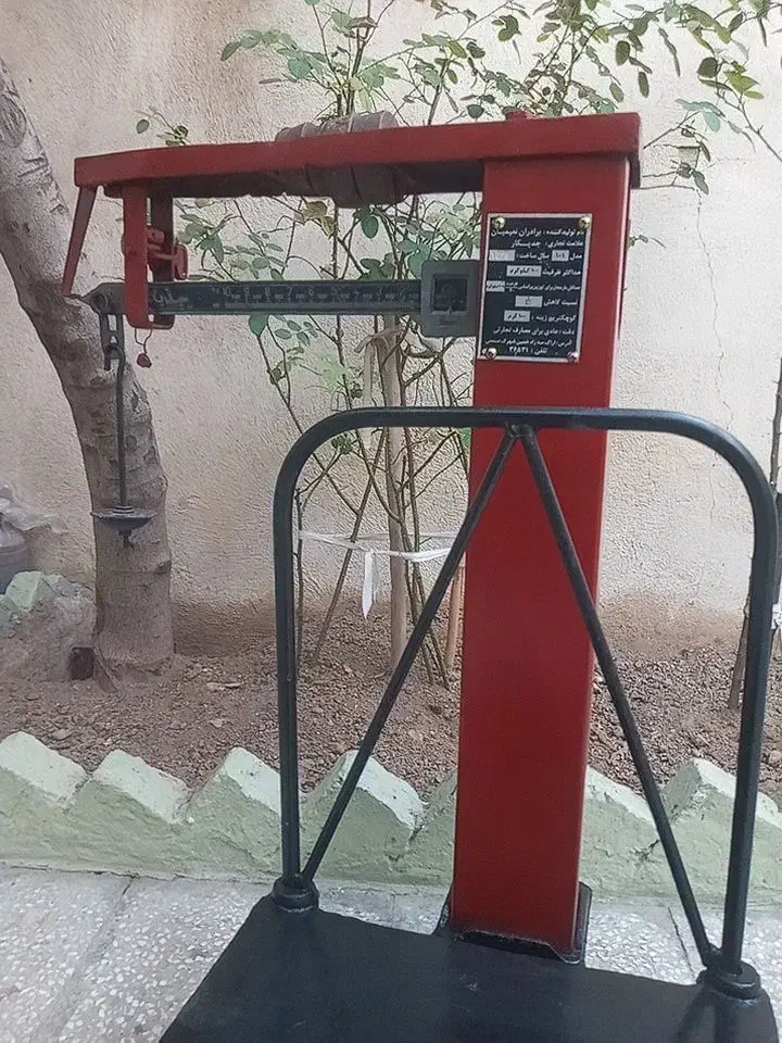 باسکول قدیمی|کلکسیون اشیاء عتیقه|قم, شاه ابراهیم|دیوار