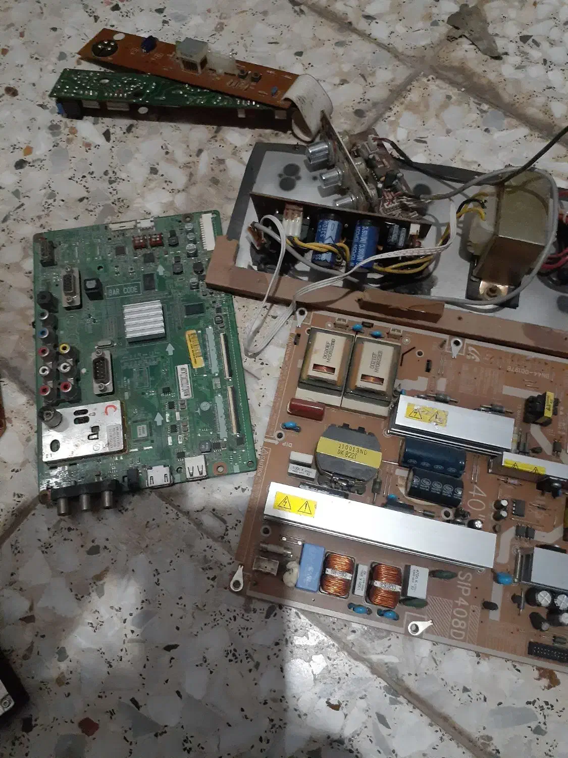 مقداری برد تلویزیون|تلویزیون و پروژکتور|مسجد سلیمان, |دیوار